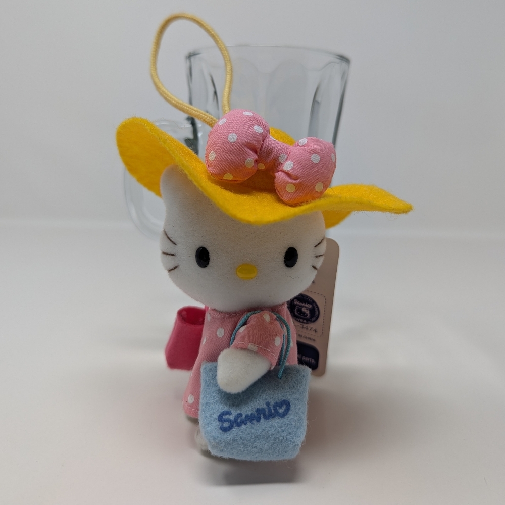 Unique Find - Beverly Hills Hello Kitty bag charm - Picture 3 of 8